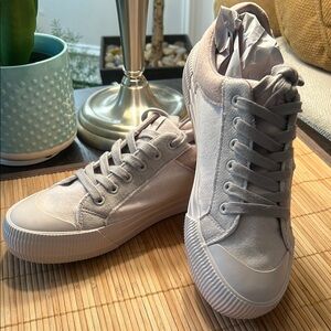 Rocket Dog Women's Sneakers in Light Gray